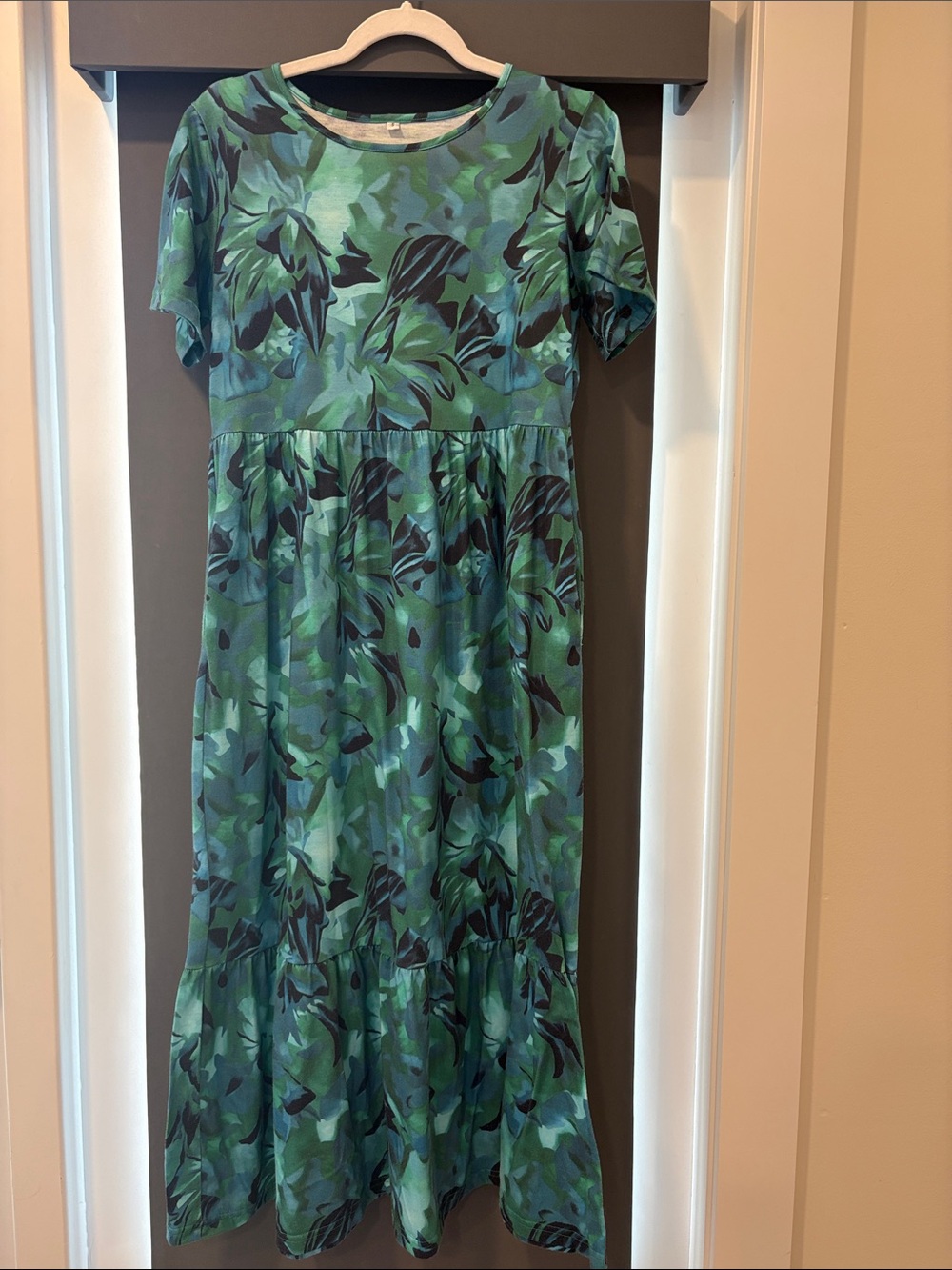 Women’s Green Floral Short-Sleeve Midi Dress